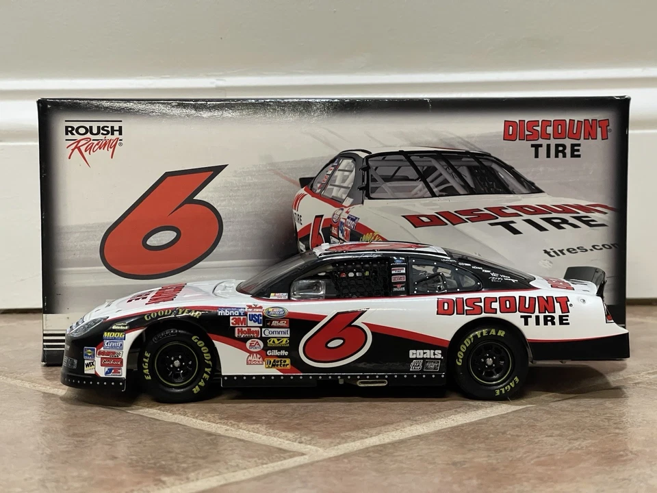 Neumático de descuento David Ragan 2007 Ford Fusion Roush firmado autografiado NASCAR 1/24 Foto 3 de 4