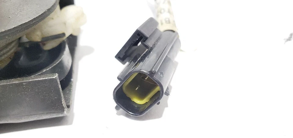 Actuador de cerradura de puerta delantera izquierda Lotus Elsie 2005 OEM Foto 3 de 4