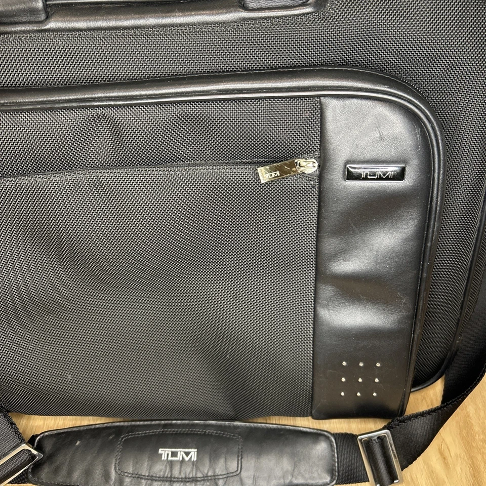 TUMI LXT Innovation 17" Business Briefcase Laptop Messenger Bag 23611D Travel - Image 3 of 4