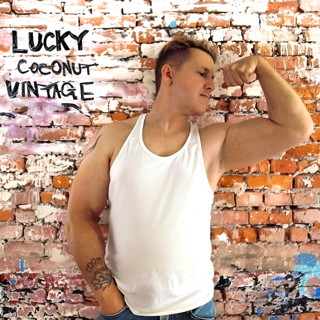 LUCKY-COCONUT Photos & Gear