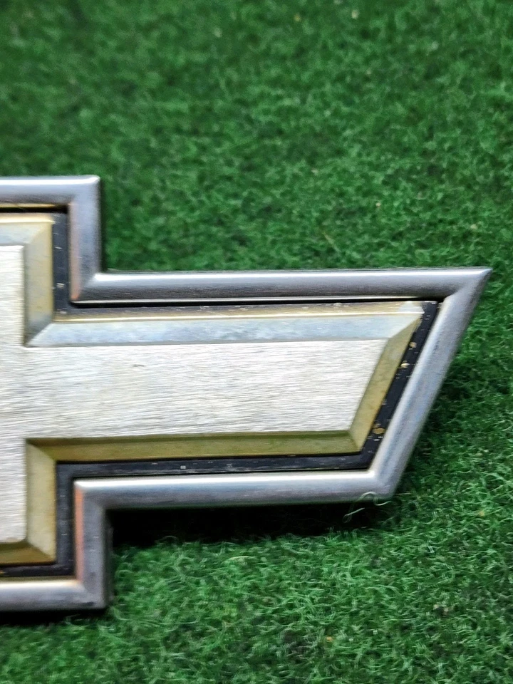 Juego de molduras de rejilla para camioneta Chevy 85-88 K5 Blazer C/K C10 emblema 1985 parrilla Foto 4 de 4