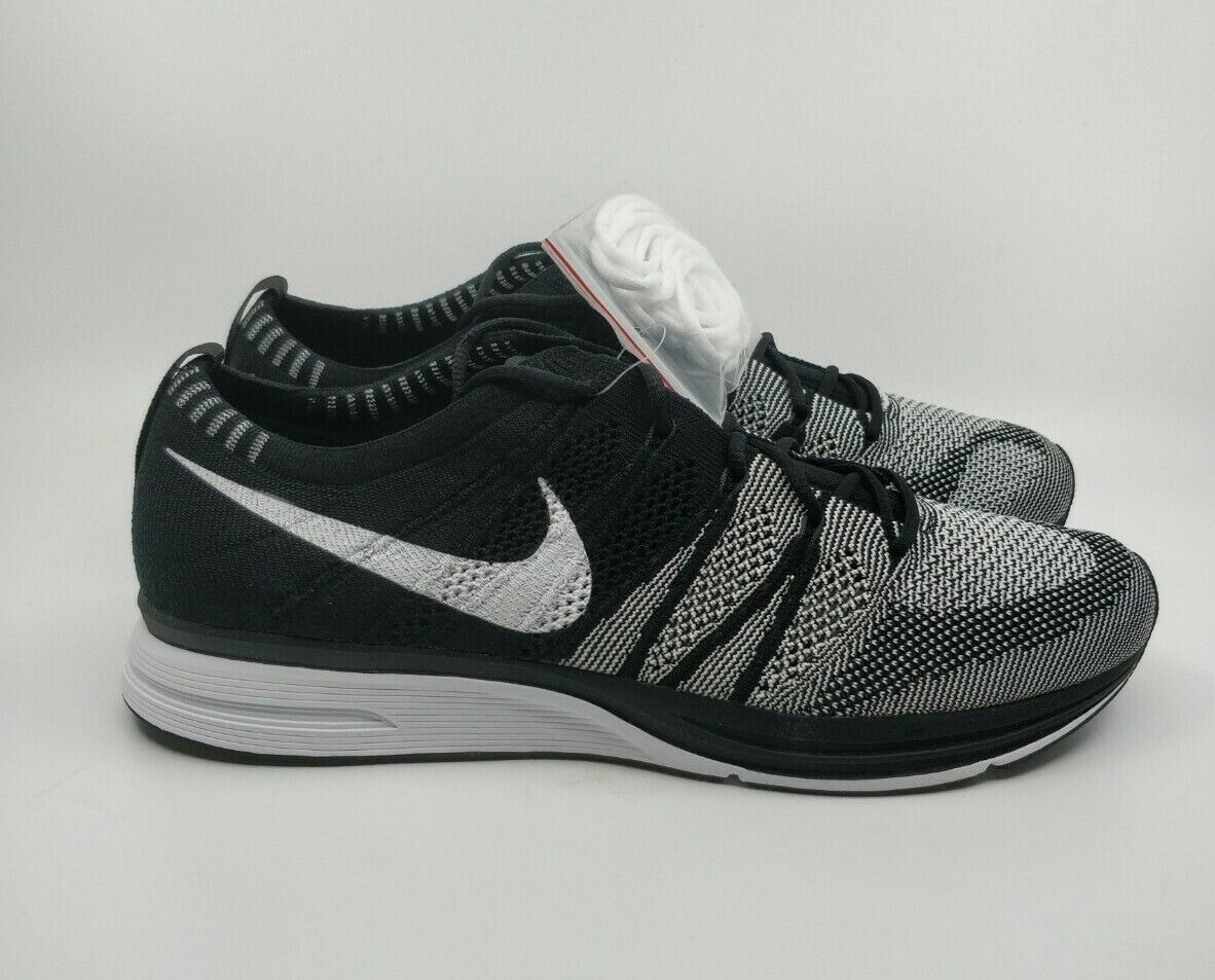 nike flyknit black and white