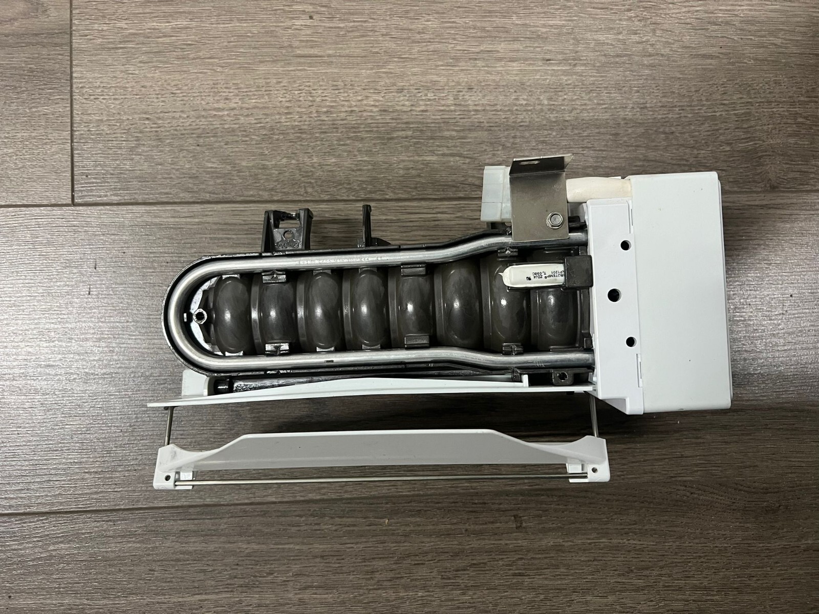 Genuine OEM Subzero Ice Maker Assembly 7002734 eBay