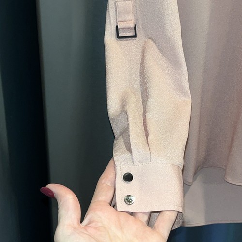 Adrianna Papell M BEIGE BLOUSE Soft Easy Wear Low V Cut Long roll Tab Sleeves M - Picture 4 of 12
