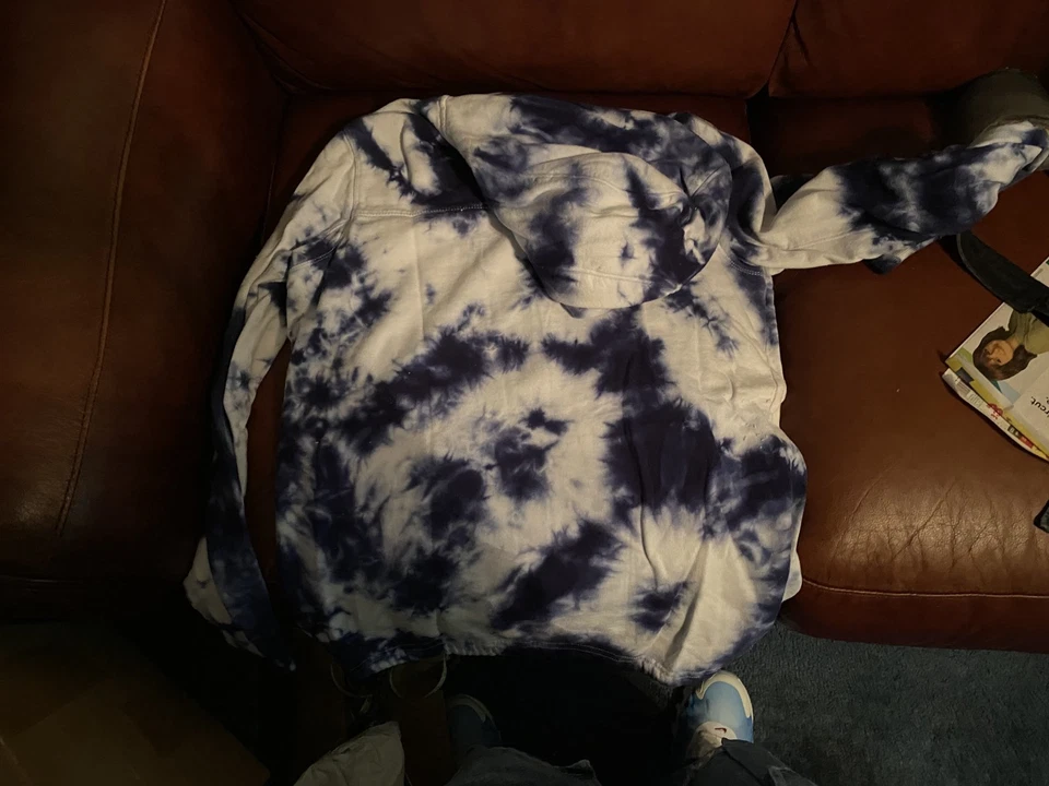 SUDADERA CON CAPUCHA EMPYRE TYE DYE AZUL BLANCO USADA EN EXCELENTE ESTADO MEDIANA M ¡DIBUJO! Foto 3 de 4