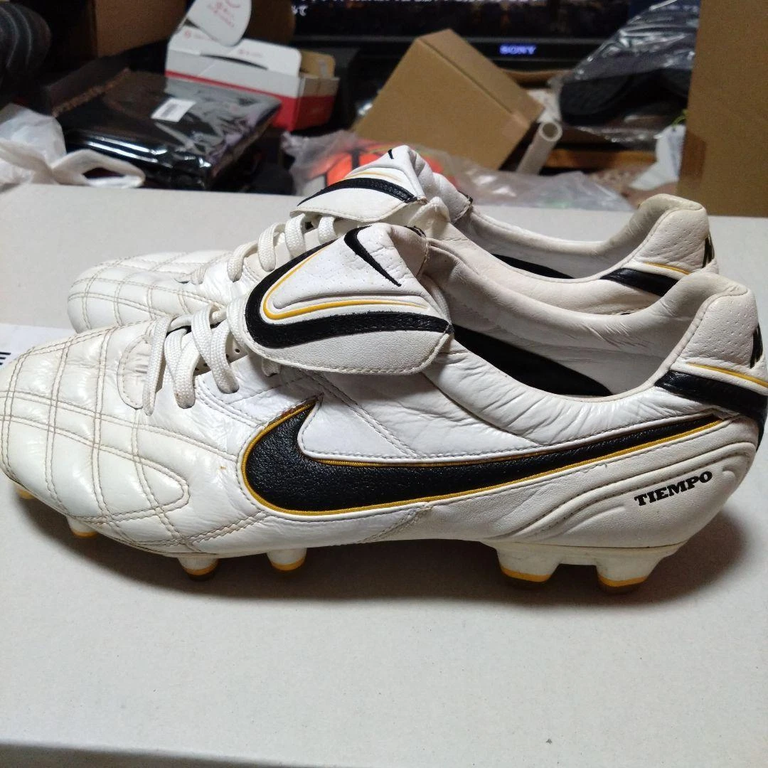 Nike soccer top cleats tiempo iii