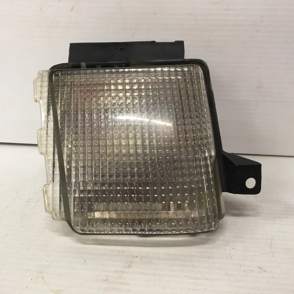 91 92 93 94 Chevrolet Lumina luz de señalización lateral derecha 16514308 Foto 2 de 4