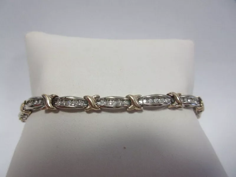 Bonita pulsera de tenis moissanita corte redondo de 2 quilates 7" en chapada en oro bicolor de 14 quilates Foto 4 de 4