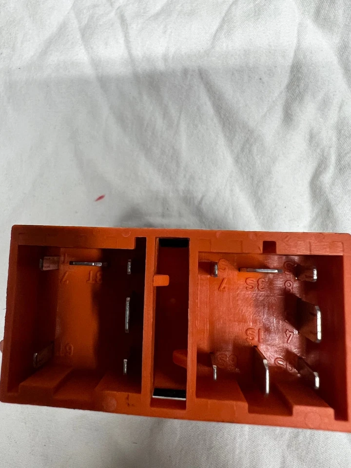 RELÉ CONTROL CRUCERO VOLVO 850 960 C70 S70 S90 V70 V70XC V90 940 1378076 Foto 2 de 3