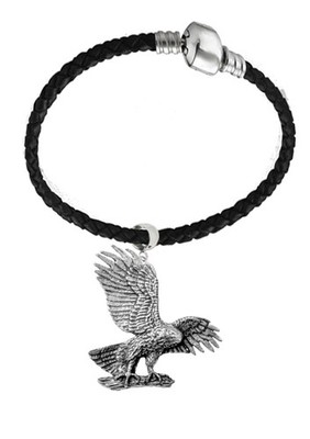 B37 Falke Adler feines englisches Zinn Charm an einem Kunstlederarmband