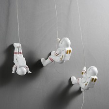 3Pcs Climbing Astronaut Figurine Wall Hanging Decor Modern Home Decor Outer S...