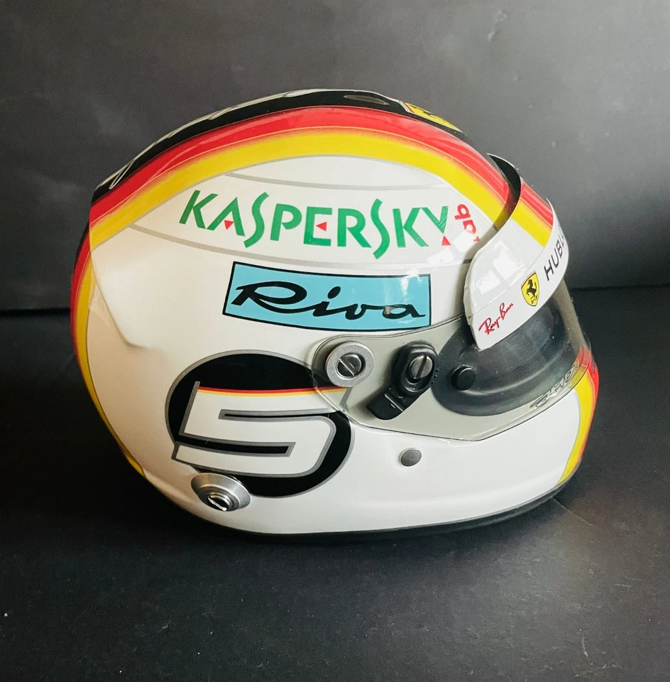 Casco originale Arai in scala 1:2 di Sebastian Vettel - Ferrari 2018 - Immagine 4 di 4