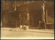 Entrada a viviendas con licencia, 170-172 Thompson Street, Nueva York, Nueva York, Trabajo a domicilio