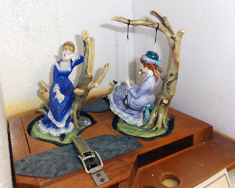 ROYAL WORCESTER Pair Alice & Cecilia Victorian Series NEW IN CRATE