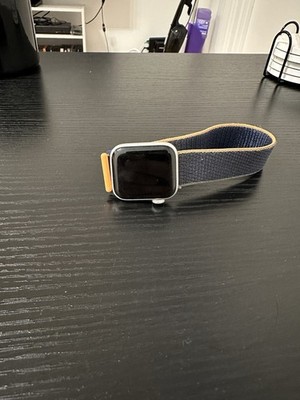 Apple Watch SE 40mm Silver Case with Sport Band (GPS + Cellular) Excellent