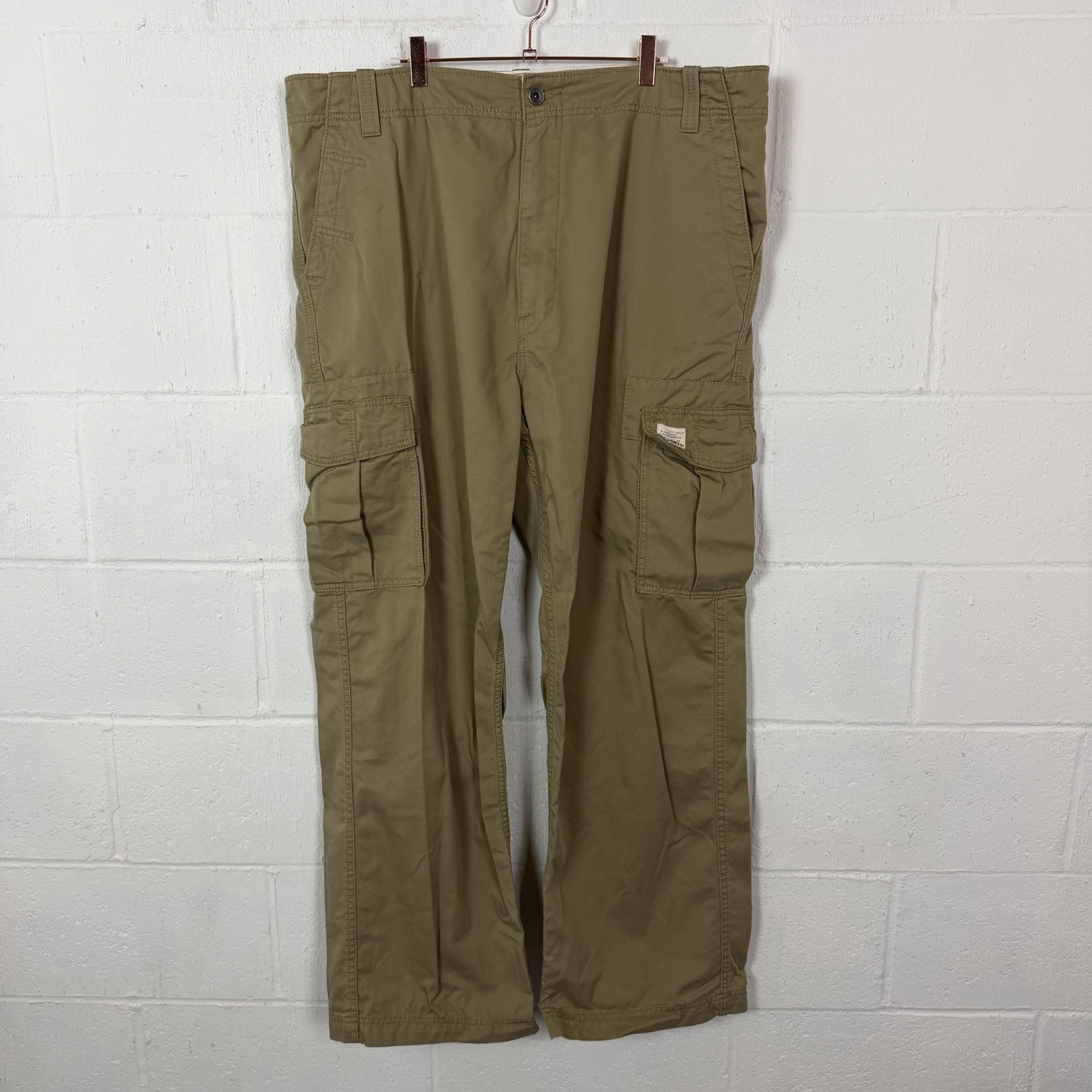 Levi’s Men’s Cargo Loose Straight Khaki Pants Utility Gorpcore Workwear 42 X 32