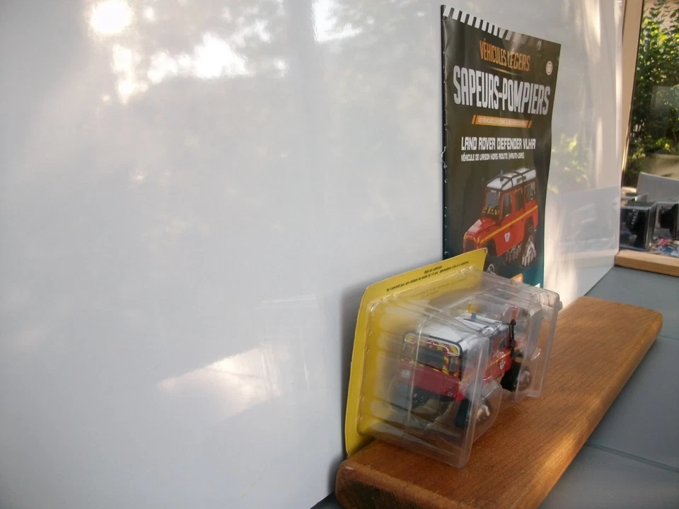 Collection Véhicules Légers Pompiers N°66 Land Rover Defender VLHR (Haute Loire) - Photo 3/3