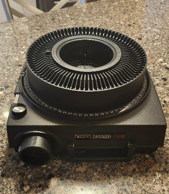 Kodak Carousel 750H Slide Projector, w/2 remotes