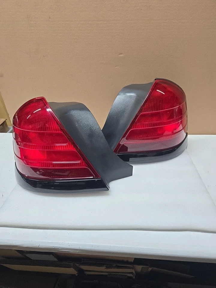 Juego de montaje de luces traseras Ford Crown Victoria 1998-2005 CVPI Police Interceptor Foto 2 de 4