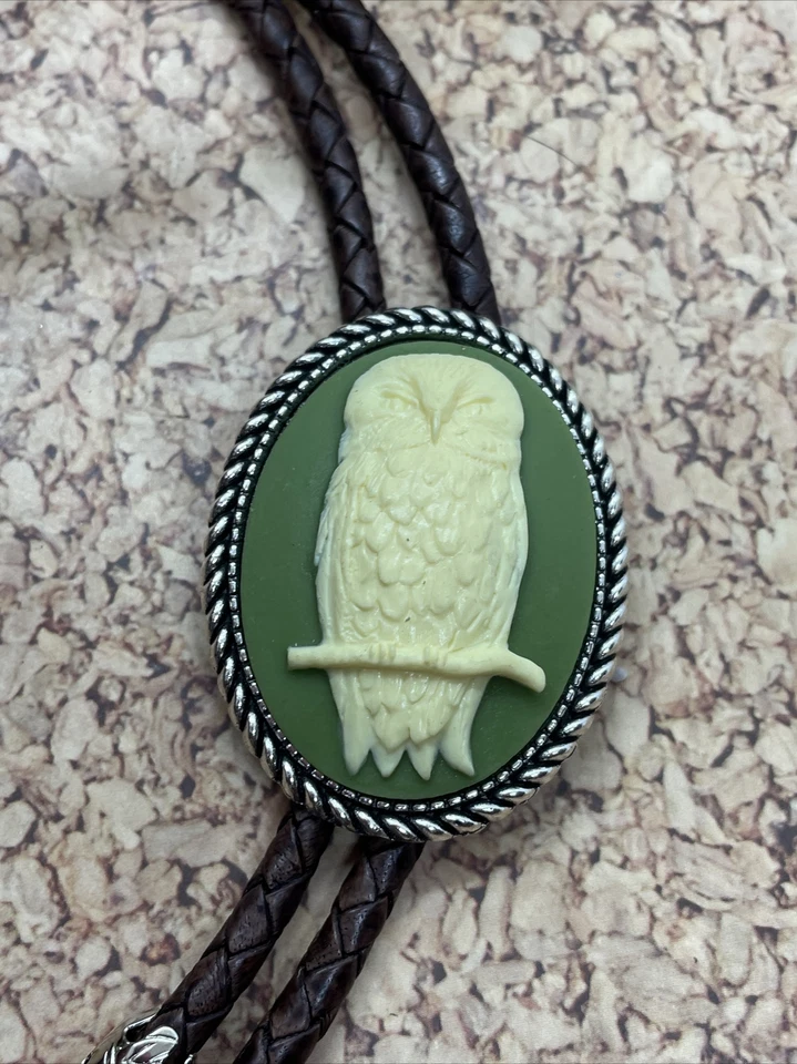 Día de San Patricio BÚHO VERDE Irlandés Celta Boda Bolo Corbata Nudo Celta Cuero Foto 4 de 4