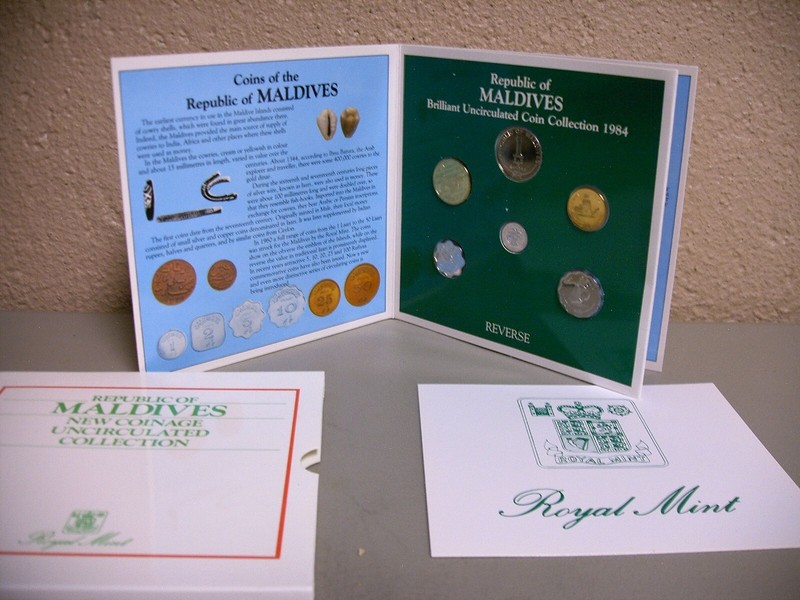 1984 MALDIVES UNCIRCULATED COLLECTION BY ROYAL MINT
