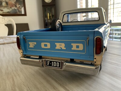 激模レア！ 今だけ‼︎ 模型車 フォード F100 新製品】1967年型フォードF-100ピックアップトラックをフルディテール