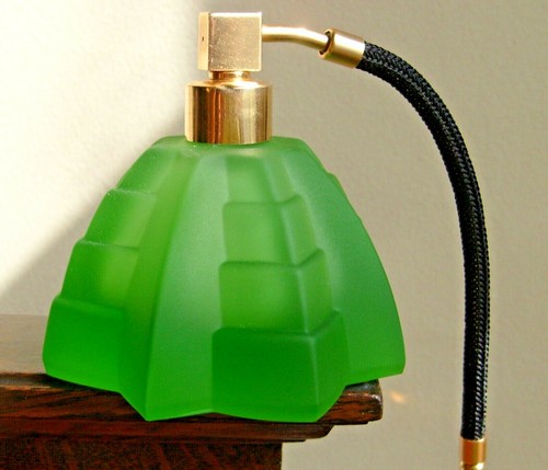 Art Deco Czech Frosted Green Glass Pyramid Atomizer Perfume Bottle - Bild 5 von 11