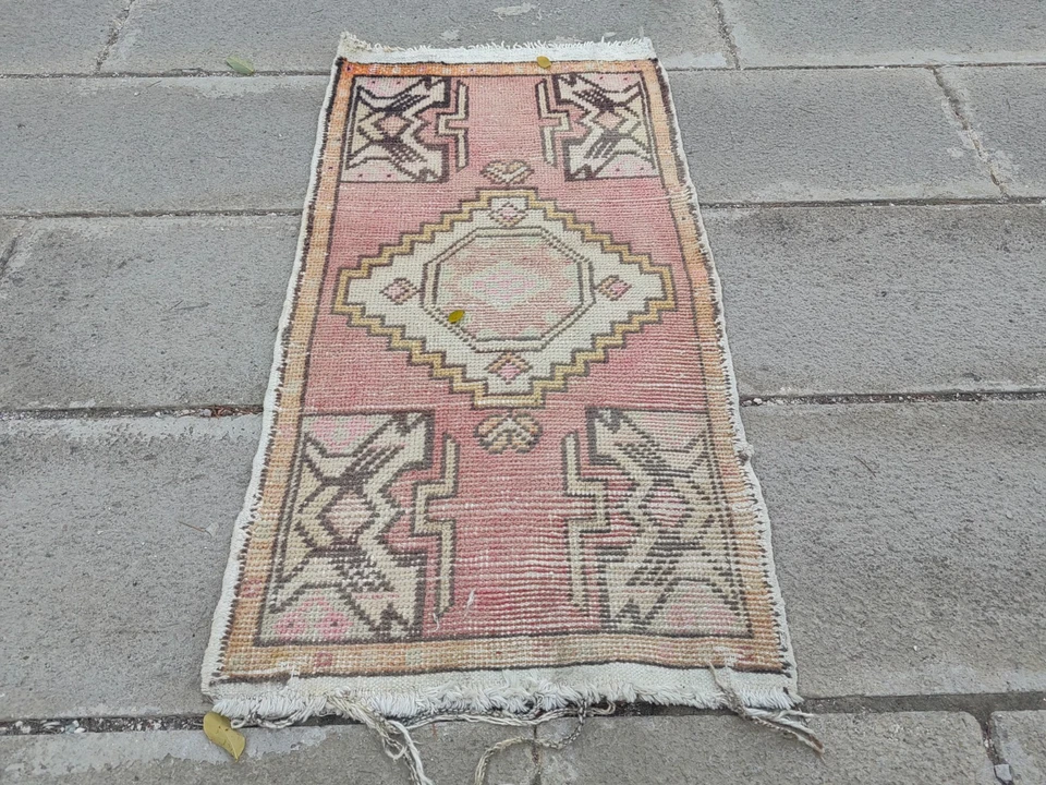 Vintage Turkish Oushak Rug 3.1x1.6 ft | Small Pink Beige Handwoven Mat - Image 3 of 4