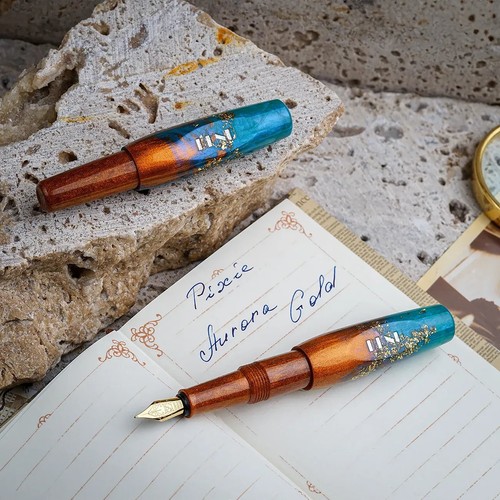 Penna stilografica tascabile Benu Pixie - oro Aurora - Foto 8 di 8