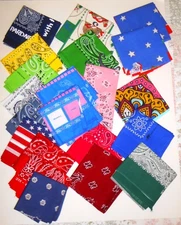 22 Bandanas NWT & NWOT Novelty & Traditional Styles Christmas Medallion -COTTON