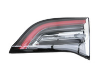 Rückleuchte Heckleuchte für Klappe Innen re Tesla Model Y LR 20-25 5YJY 35tkm