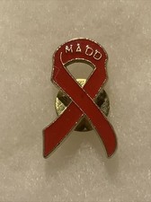 VINTAGE PINBACK PIN BROOCH ADVERTISING BADGE BUTTON- MADD