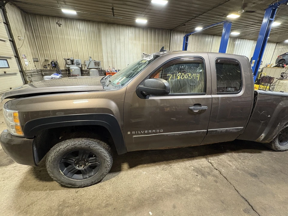 Used Rear Left Exterior Door Handle fits: 2007 Chevrolet Silverado 1500 pickup d - Image 2 of 4