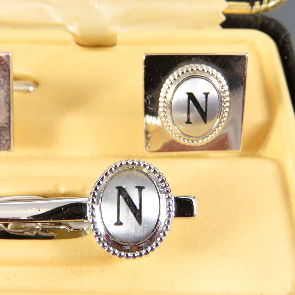 复古 Shields 5th Ave 银色 CUFFLINKS & TIE BAR 套装 字母 初始 "N" Monogram — 第 2/4 张图片