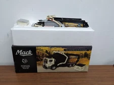 1/34 First Gear Truck MR Front-End Loader Refuse Truck with Trash Bin 19-3099