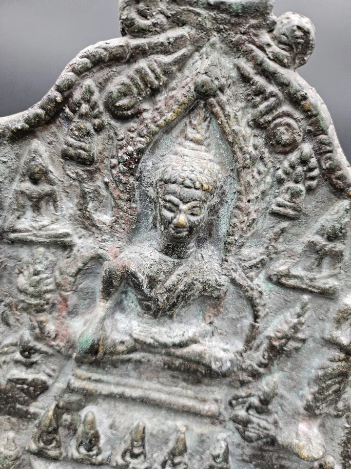 Antigua escultura de santuario de altar budista tailandés de bronce Foto 3 de 4