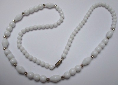 Collier En Perles De Porcelaine Blanches - Attache Vis C5 - Occasion - Qualité Supérieure
