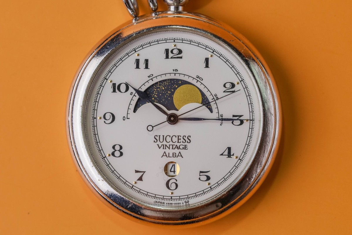 Vintage Seiko Alba V338-0020 Moonphase Date 40mm Quartz Pocket