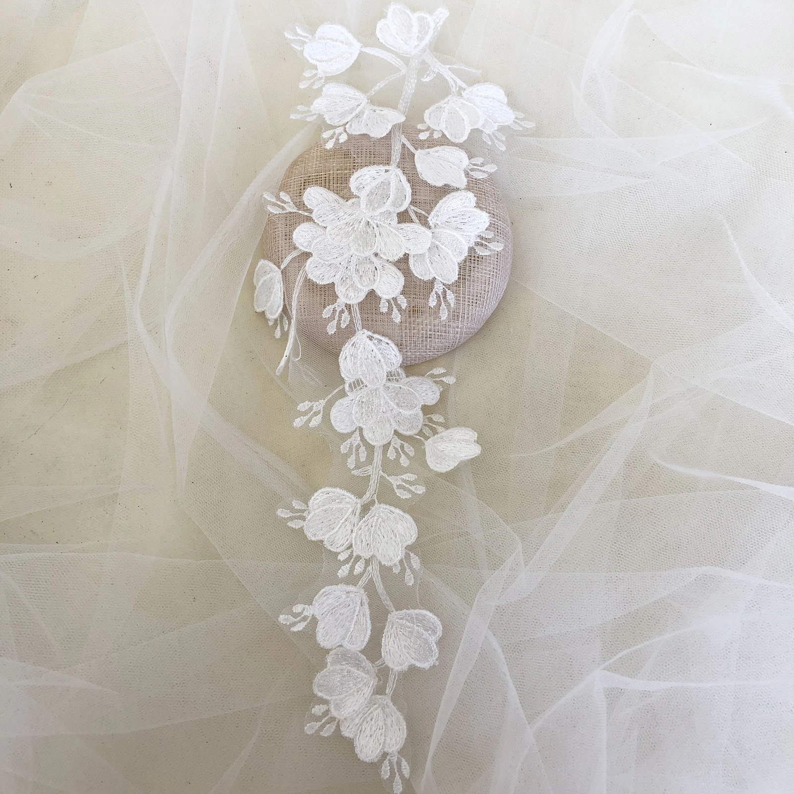 OFF WHITE Abito da sposa ricamo bordo tulle abito da sposa fiori fai da te pizzo applicazione 1 pz