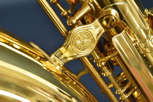 Saxofón alto Yamaha YAS-275 con estuche rígido y boquilla de Japón - Imagen 15 de 24