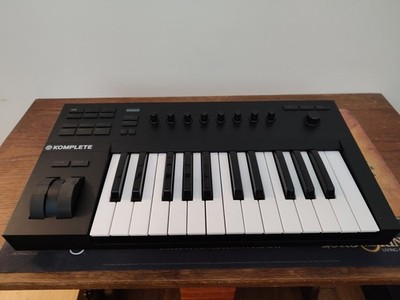 Native Instruments Komplete Kontrol A25 Midi Keyboard Controller
