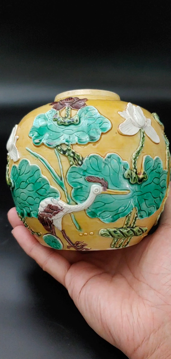 王炳荣瓷雕一路连升茶罐Pair 19th C Wang Bingrong Susancai Porcelain