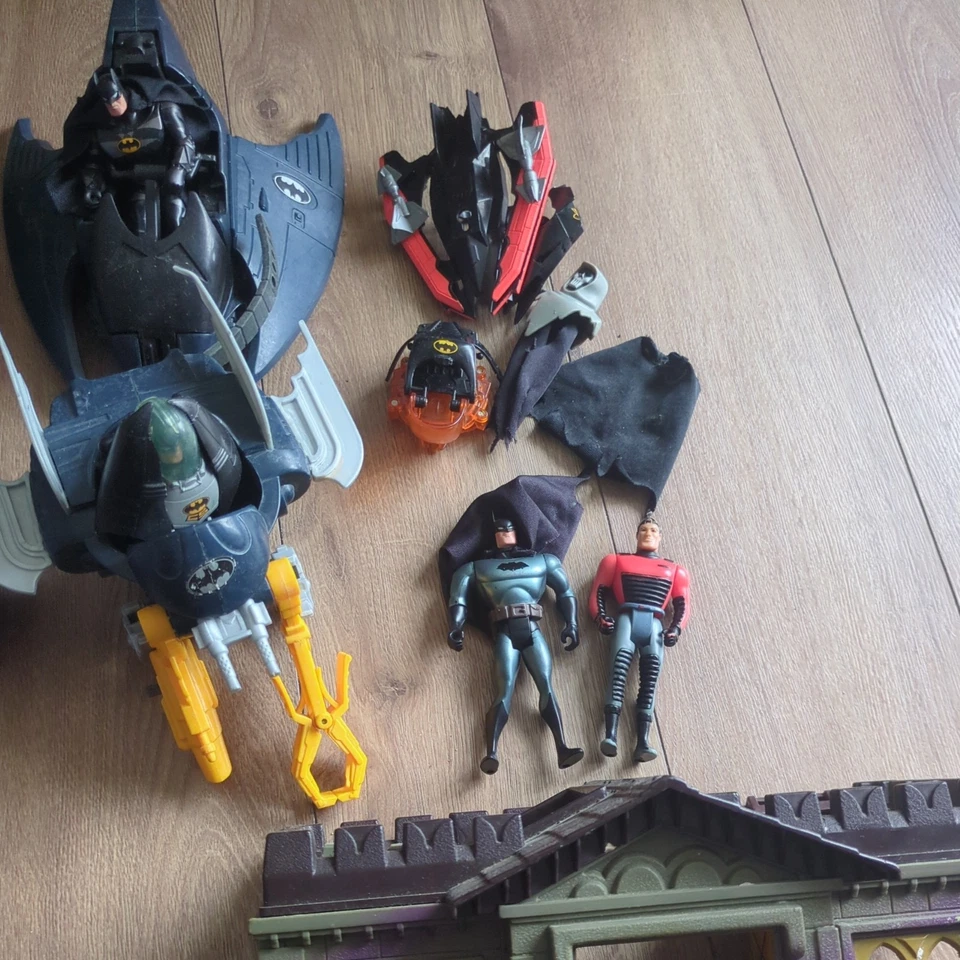 1995 Kenner Batman Wayne Manor Batcave  playset & Figures & Cars etc Bundle  - Image 3 of 4