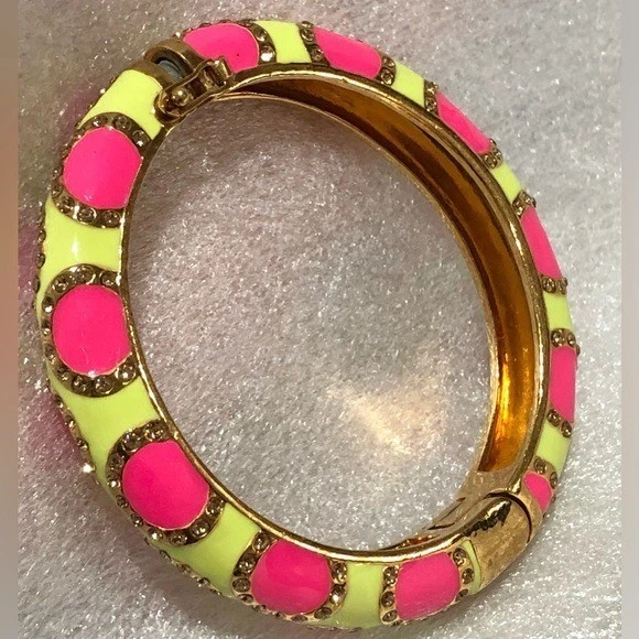Brazalete Brazalete Kate Spade Rosa Neón Amarillo Esmalte Geométrico Cierre con Bisagras Foto 3 de 4
