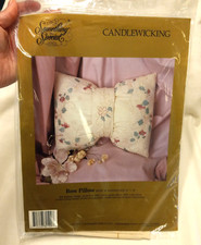 VTG. SOMETHING SPECIAL NEEDLECRAFT KIT CANDLEWICKING BOW PILLOW 80199 NEW USA