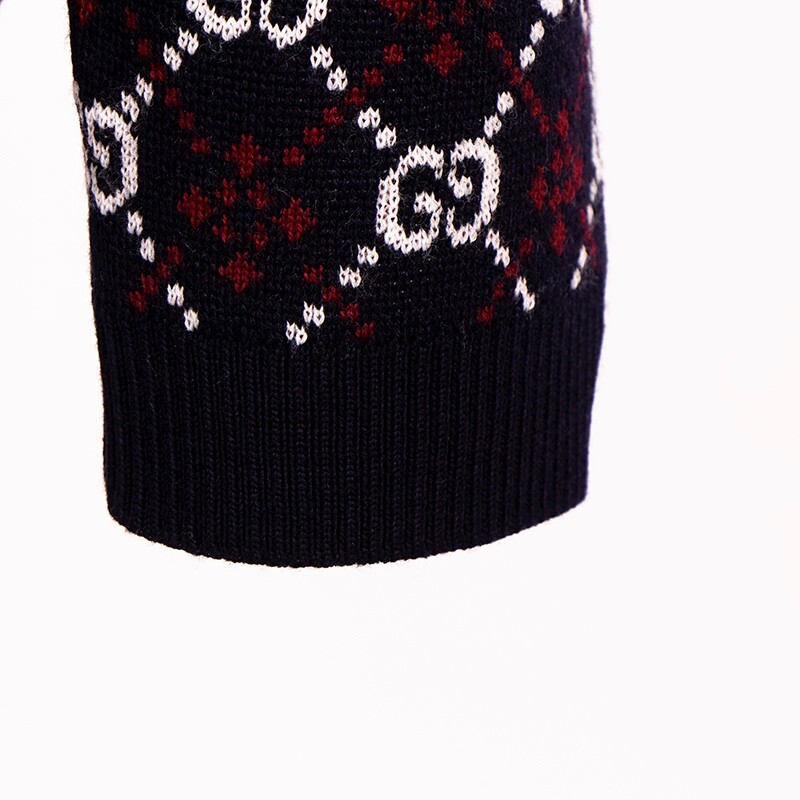 GUCCIVネックセーター UNIQLO:C 2024AW]リラックスVネックセーターの購入後レビュー