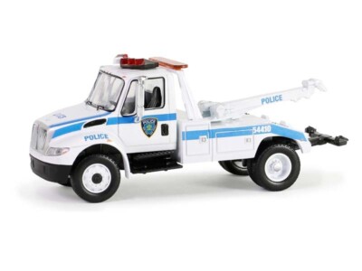 2019 International Durastar 4400 Tow Truck 1:64 Model - Greenlight 33250A