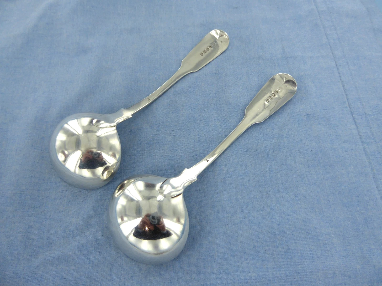 AN ANTIQUE PAIR OF STERLING SILVER FIDDLE BACK SAUCE LADLES LONDON 1831.
Opens in a new window or ta