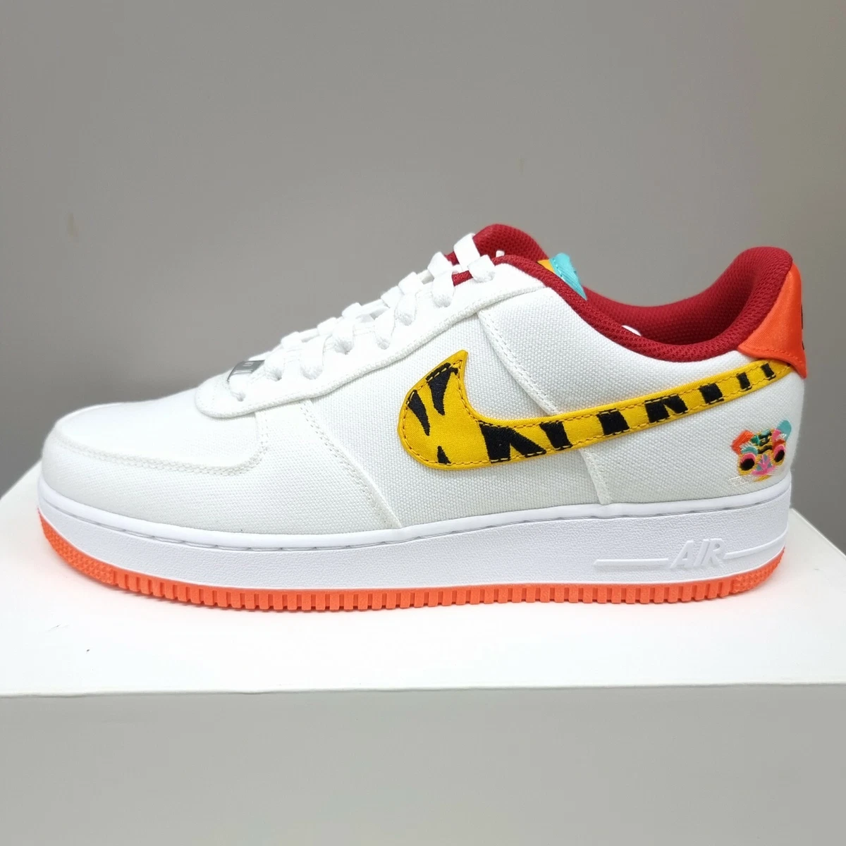 NIKE AIR FORCE 1 07 LV8
