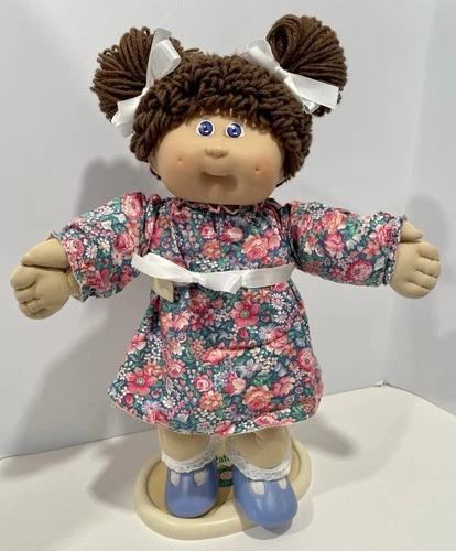 1986 Cabbage Patch Kids 16” Girl Doll, Brown Hair, Purple Eyes, HM9, Outfit